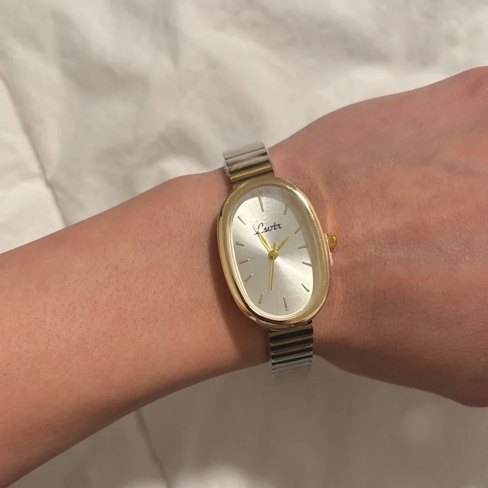 Vintage Type Gold Watch - Picture 2 of 4
